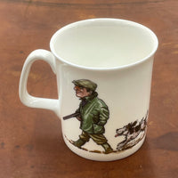 1 x tasse de tir en porcelaine tendre. Faisans catapultés par Bryn Parry